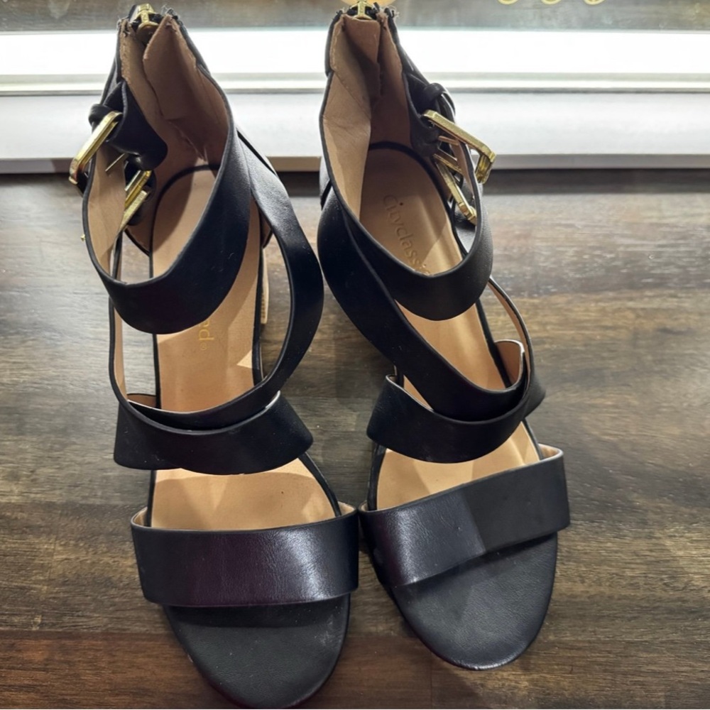 Chic Black Strappy Sandals